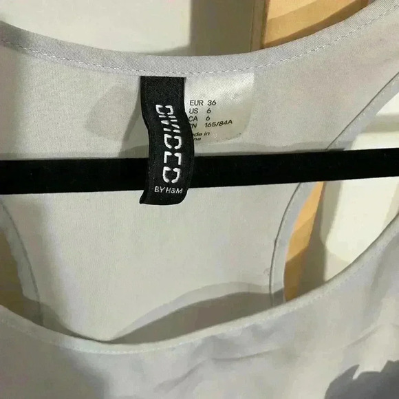 Divided City Scene Tank Women’s Size 6/medium - Picture 3 of 7